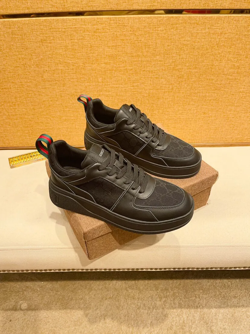 Factory price 420 [Gucci] Gucci's latest casual Korean-style men's shoes, new autumn and winter design, perfect workmanship, cabinet quality, upper: cowhide material, leather lining; soft and comfortable, rubber outsole is super light, wear-resistant, simple, versatile fashion men's shoes, color optional, size 38--44